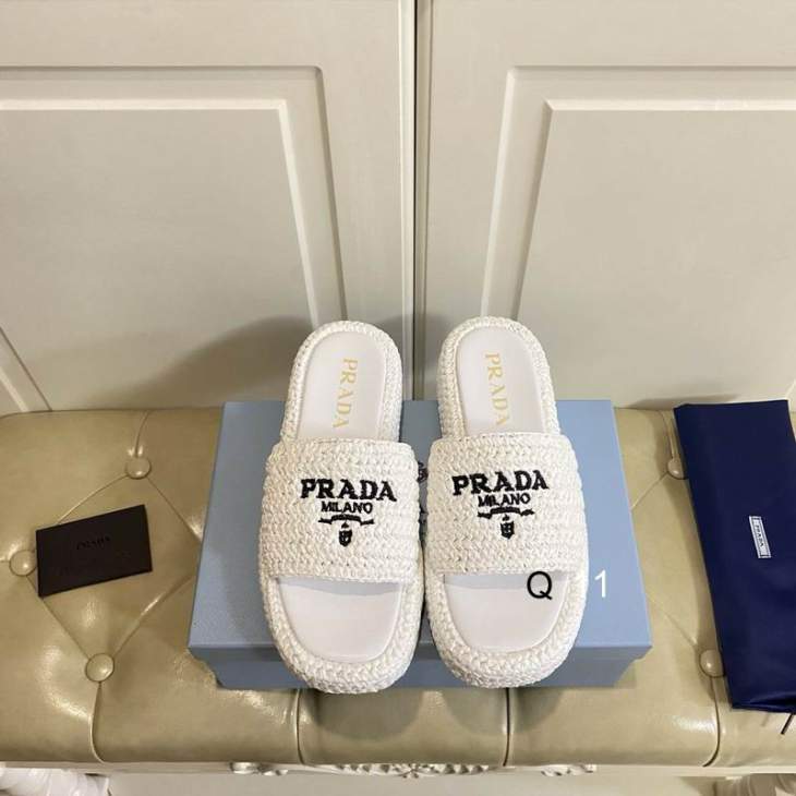 Picture of Prada Slippers _SKUPradasz35-40Y0305139